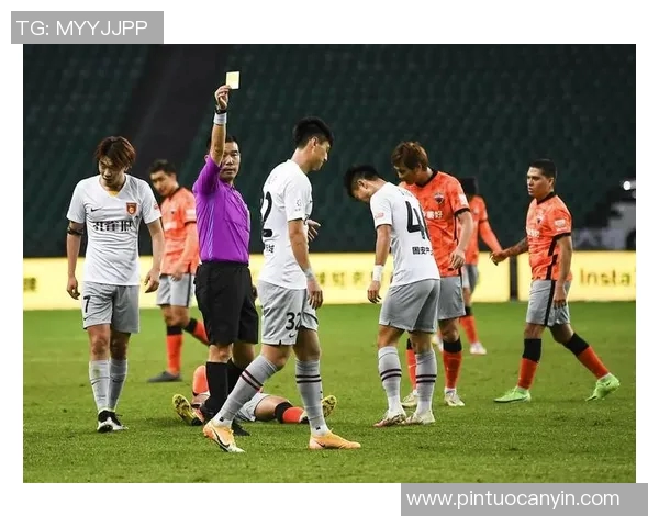 深圳足球队在世界锦标赛中的团队配合表现分析与点评