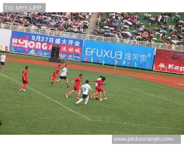 足球明星复刻高清图片展现经典瞬间与球场风采 足球明星复刻高清图片展现经典瞬间与球场风采